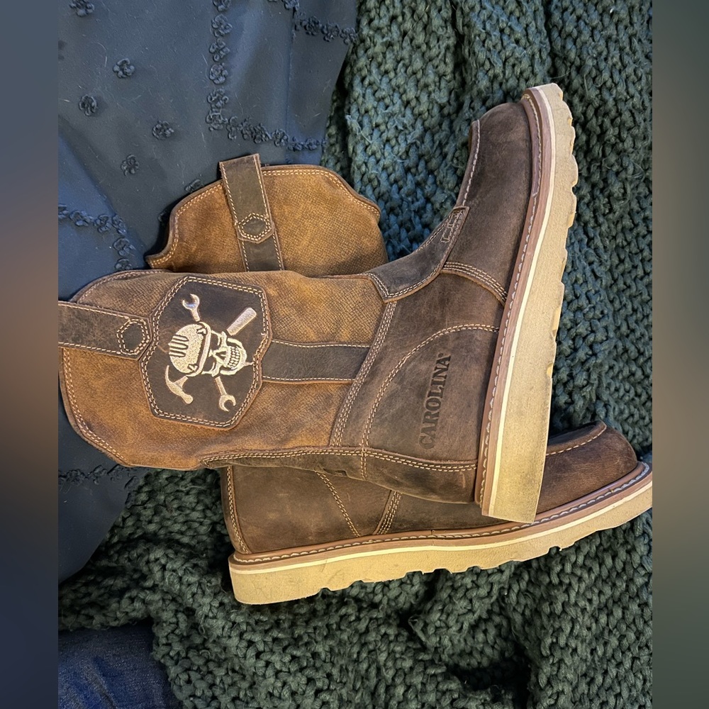 EUC Carolina Men's Flatiron Wellington 10" MT
Casual Work Boot